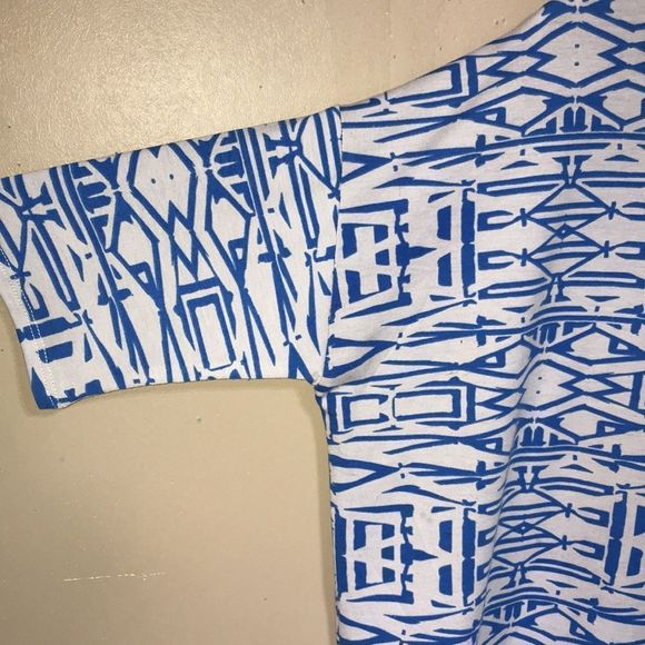 Retro funky geometric print blue & white oversized tunic top size medium Lularoe - Picture 2 of 5